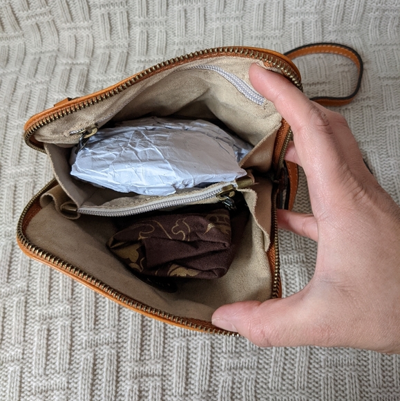 SOLD - Pratesi Firenze Crossbody Bag - EUC - Picture 11 of 16